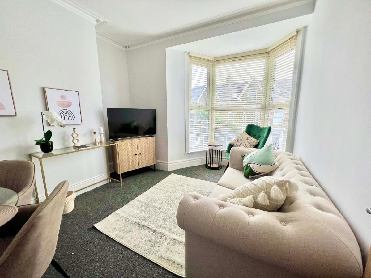 Stunning Flat Close To Beach สวอนซี ภายนอก รูปภาพ